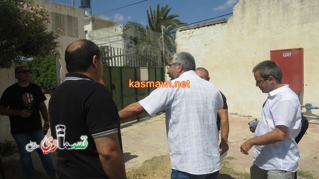 كفرقاسم : وعد .. فصدق القول والعمل ..  نحن هنا ونحن لها   المقاولون في زيارة ما قبل البدء باعمال الترميم في المعلب الشرقي السنتيتي